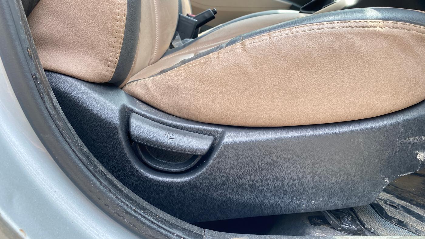 2018 Hyundai Grand i10 MAGNA AT 1.2 KAPPA VTVT, Petrol, Automatic, 25,209 km, Driver Side Adjustment Panel