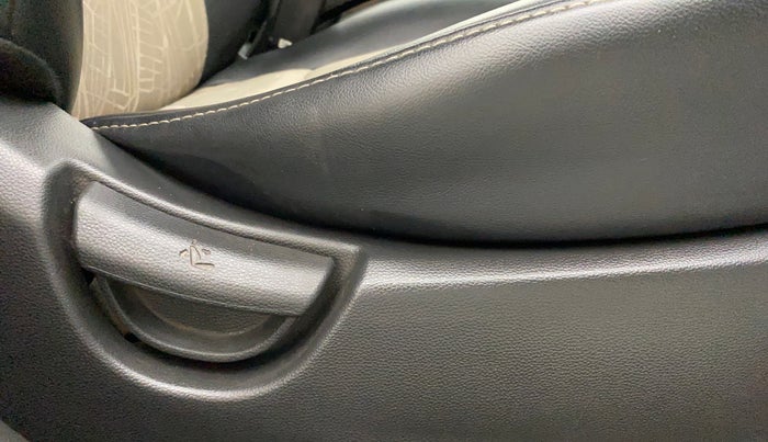 2018 Hyundai Grand i10 SPORTZ 1.2 KAPPA VTVT, Petrol, Manual, 89,538 km, Driver Side Adjustment Panel