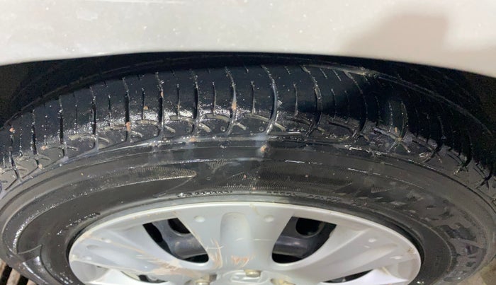 2017 Honda Brio S MT, Petrol, Manual, 24,488 km, Left Front Tyre Tread