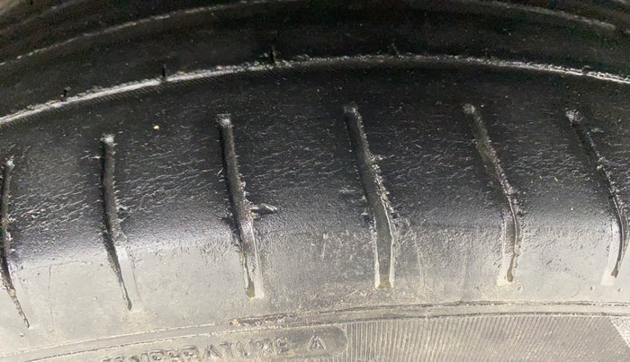 2018 Hyundai Elite i20 ASTA 1.2 (O), Petrol, Manual, 60,857 km, Left Front Tyre Tread