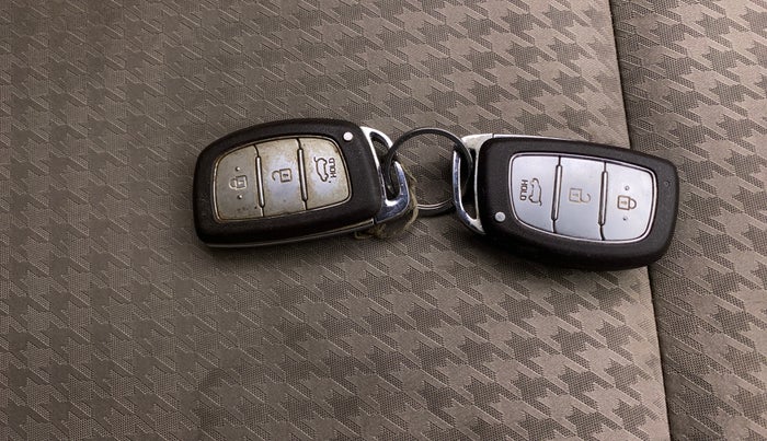 2018 Hyundai Elite i20 ASTA 1.2 (O), Petrol, Manual, 60,857 km, Key Close Up