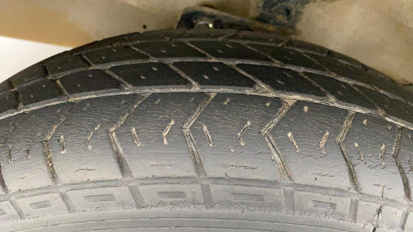 2017 Maruti Eeco 5 STR WITH A/C+HTR, Petrol, Manual, 40,510 km, Left Front Tyre Tread