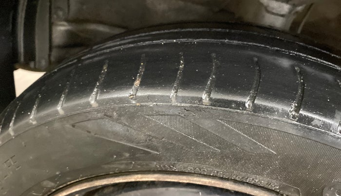 2015 Maruti Wagon R 1.0 VXI, CNG, Manual, 94,304 km, Left Front Tyre Tread