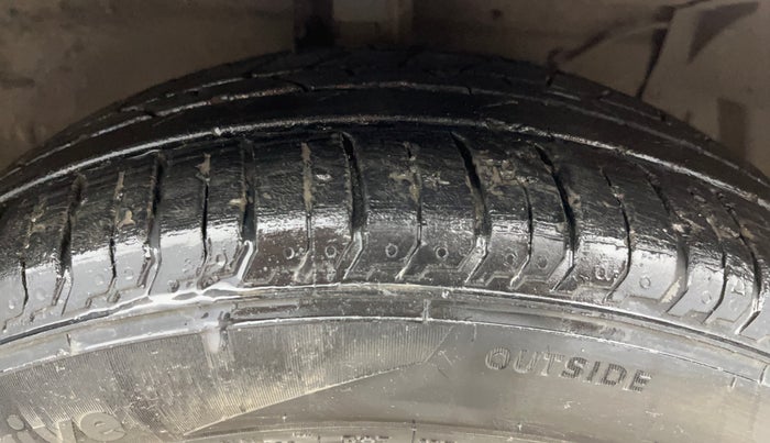 2019 Maruti Ciaz ALPHA 1.5 SHVS PETROL, Petrol, Manual, 64,037 km, Right Front Tyre Tread