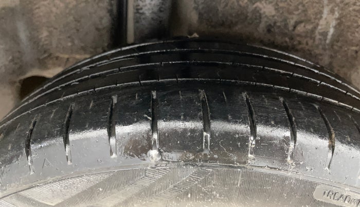 2019 Maruti Ciaz ALPHA 1.5 SHVS PETROL, Petrol, Manual, 64,037 km, Right Rear Tyre Tread