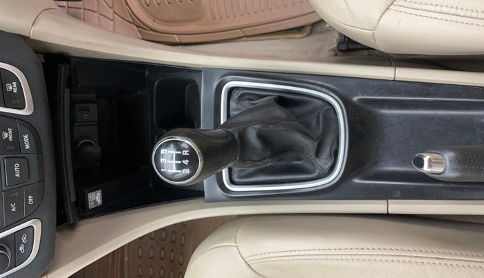 2019 Maruti Ciaz ALPHA 1.5 SHVS PETROL, Petrol, Manual, 64,037 km, Gear Lever