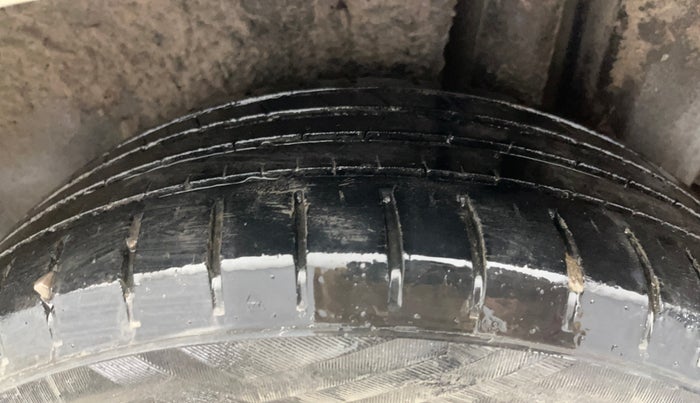 2019 Maruti Ciaz ALPHA 1.5 SHVS PETROL, Petrol, Manual, 64,037 km, Left Rear Tyre Tread