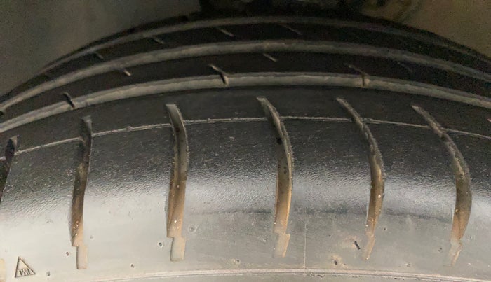 2013 Volkswagen Polo COMFORTLINE 1.2L PETROL, Petrol, Manual, 63,749 km, Left Front Tyre Tread
