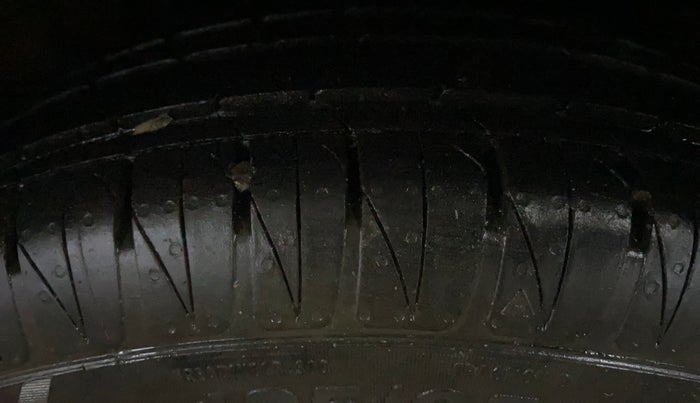 2015 Honda Brio S MT, Petrol, Manual, 45,133 km, Left Rear Tyre Tread