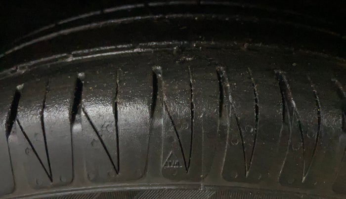 2015 Honda Brio S MT, Petrol, Manual, 45,133 km, Left Front Tyre Tread