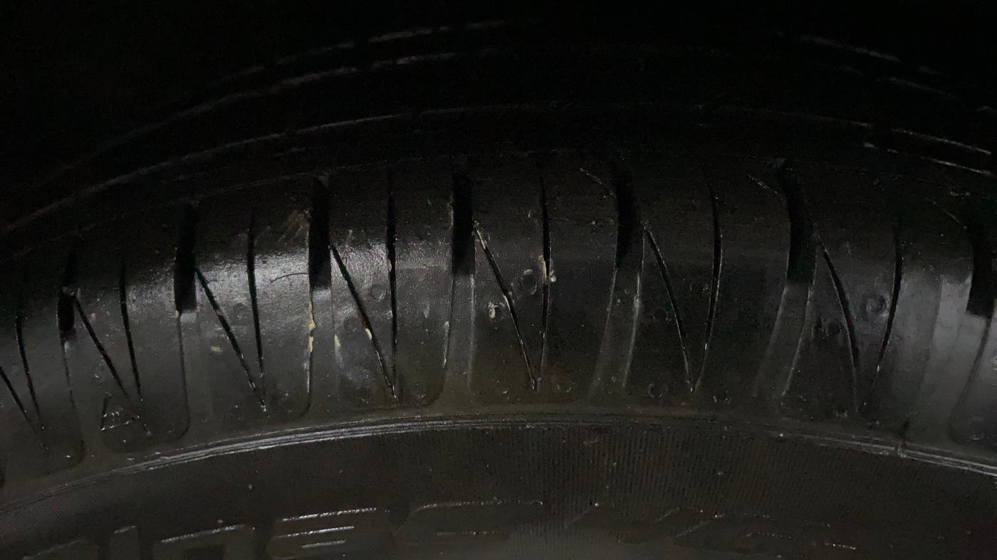 2015 Honda Brio S MT, Petrol, Manual, 45,133 km, Right Rear Tyre Tread