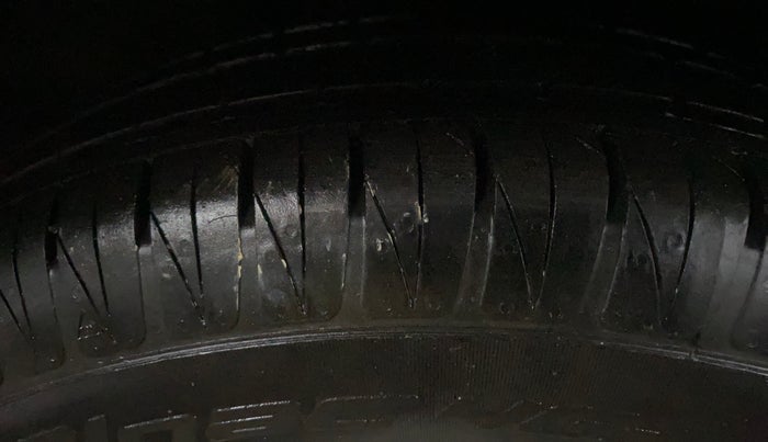 2015 Honda Brio S MT, Petrol, Manual, 45,133 km, Right Rear Tyre Tread