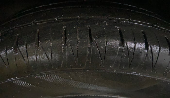 2015 Honda Brio S MT, Petrol, Manual, 45,133 km, Right Front Tyre Tread