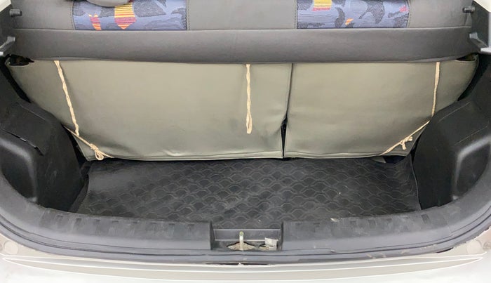 2015 Maruti Swift VXI, Petrol, Manual, 43,286 km, Dicky (Boot door) - Parcel tray missing