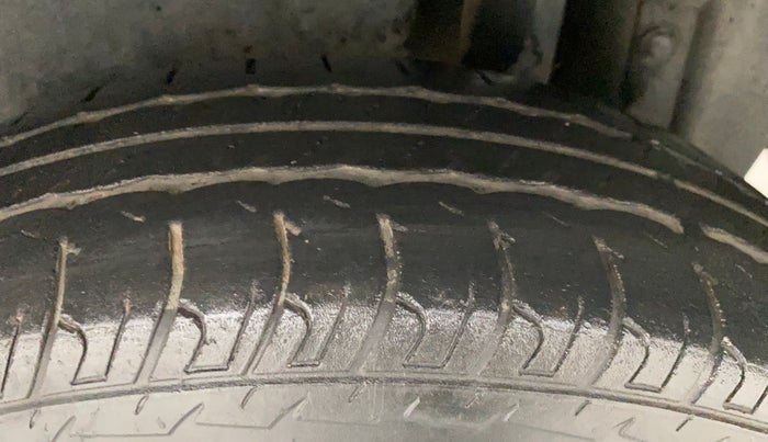 2015 Maruti Swift VXI, Petrol, Manual, 43,286 km, Left Rear Tyre Tread