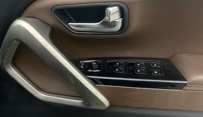 2023 Mahindra SCORPIO-N Z8 L DIESEL AT 4WD 7 STR, Diesel, Automatic, 45,447 km, Driver Side Door Panels Control