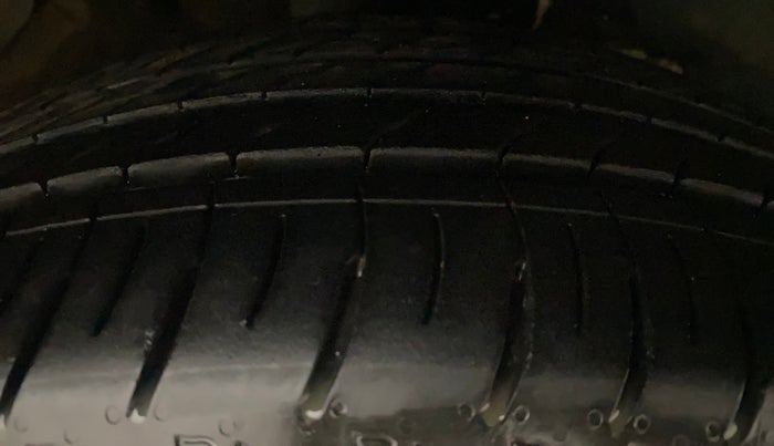 2021 MG HECTOR SHARP 1.5 DCT PETROL, Petrol, Automatic, 57,186 km, Right Front Tyre Tread