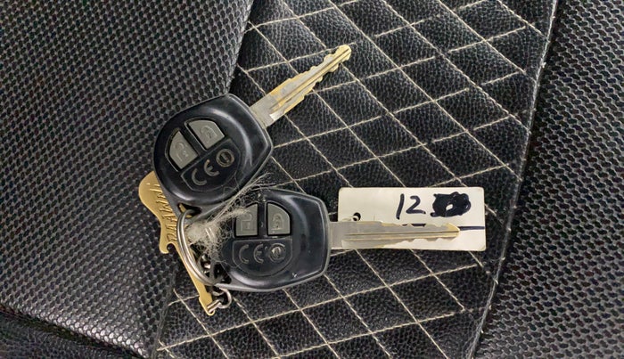 2016 Maruti Baleno DELTA PETROL 1.2, Petrol, Manual, 1,10,885 km, Key Close Up