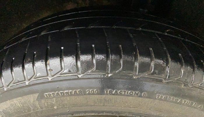 2016 Maruti Baleno DELTA PETROL 1.2, Petrol, Manual, 1,10,885 km, Left Rear Tyre Tread