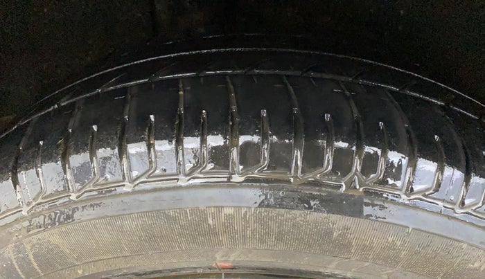 2016 Maruti Baleno DELTA PETROL 1.2, Petrol, Manual, 1,10,885 km, Right Rear Tyre Tread