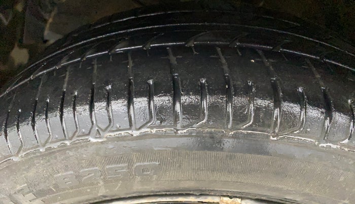 2016 Maruti Baleno DELTA PETROL 1.2, Petrol, Manual, 1,10,885 km, Left Front Tyre Tread