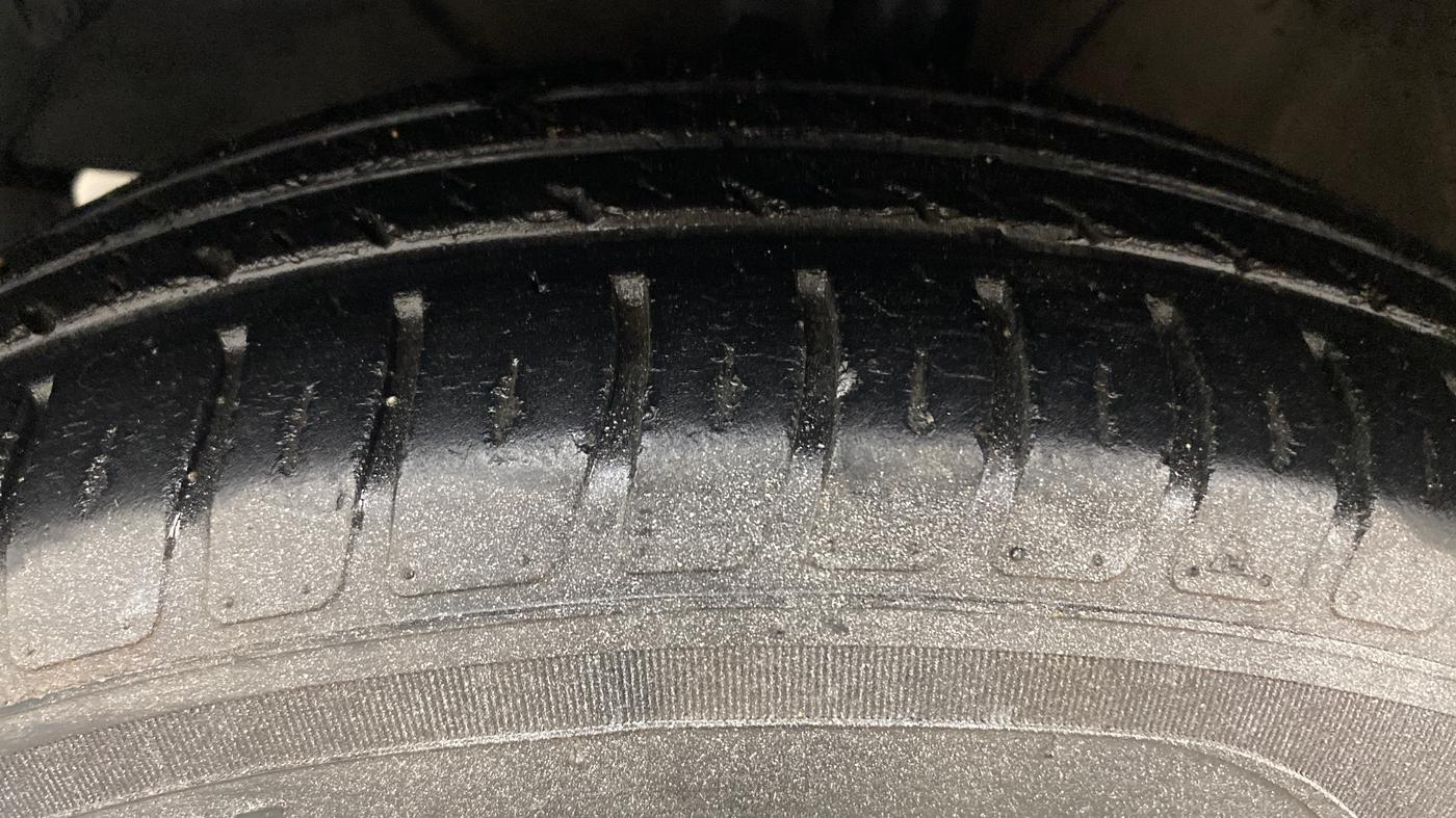 2018 Maruti Swift VXI, Petrol, Manual, 46,345 km, Left Front Tyre Tread