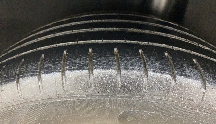 2016 Maruti Baleno ZETA CVT PETROL 1.2, Petrol, Automatic, 47,932 km, Left Rear Tyre Tread