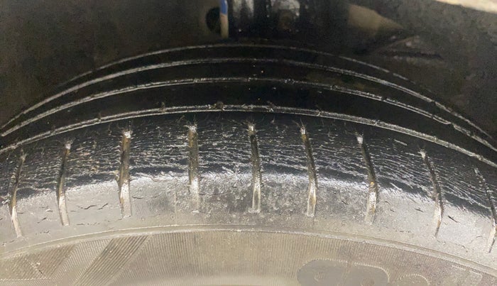 2016 Maruti Baleno ZETA CVT PETROL 1.2, Petrol, Automatic, 47,932 km, Right Front Tyre Tread