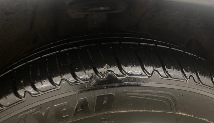 2023 MG HECTOR PLUS SHARP PRO 1.5 PETROL TURBO CVT 7 STR, Petrol, Automatic, 88,098 km, Right Front Tyre Tread