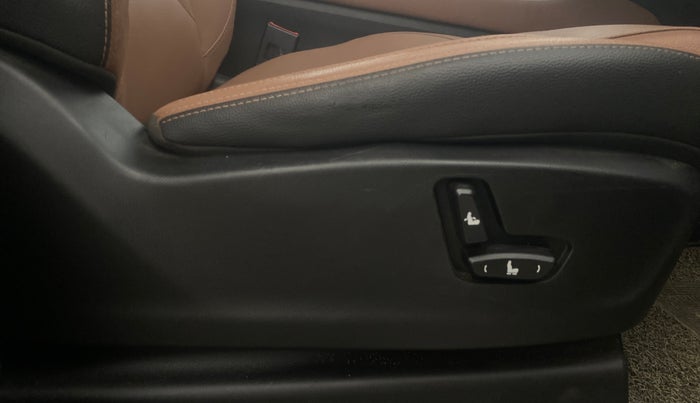 2023 MG HECTOR PLUS SHARP PRO 1.5 PETROL TURBO CVT 7 STR, Petrol, Automatic, 88,098 km, Driver Side Adjustment Panel
