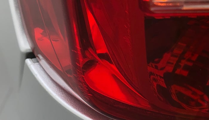 2017 Mahindra TUV300 T4 PLUS, Diesel, Manual, 94,618 km, Left tail light - Minor scratches