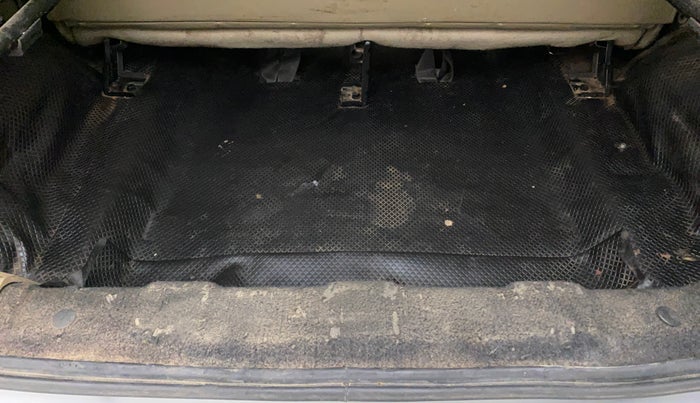 2017 Mahindra TUV300 T4 PLUS, Diesel, Manual, 94,618 km, Boot Inside