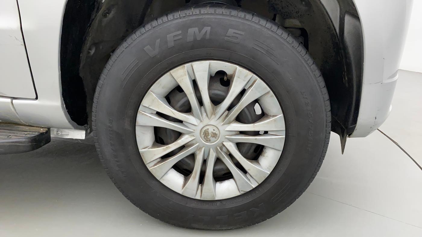 2017 Mahindra TUV300 T4 PLUS, Diesel, Manual, 94,618 km, Right Front Wheel