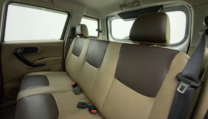 2017 Mahindra TUV300 T4 PLUS, Diesel, Manual, 94,618 km, Right Side Rear Door Cabin