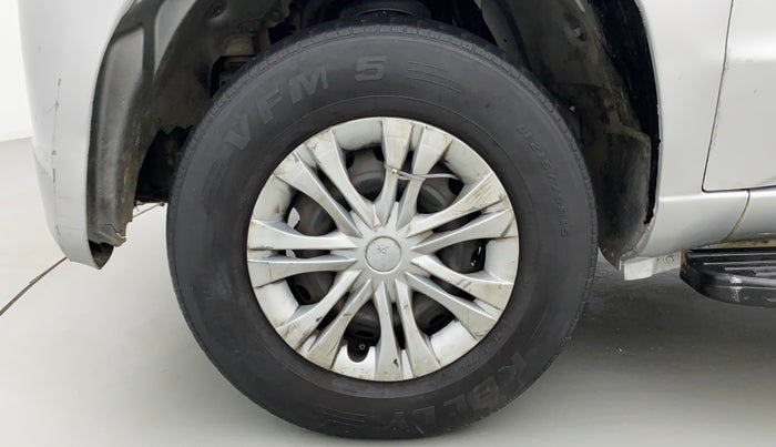 2017 Mahindra TUV300 T4 PLUS, Diesel, Manual, 94,618 km, Left Front Wheel