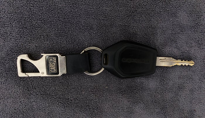 2017 Mahindra TUV300 T4 PLUS, Diesel, Manual, 94,618 km, Key Close Up