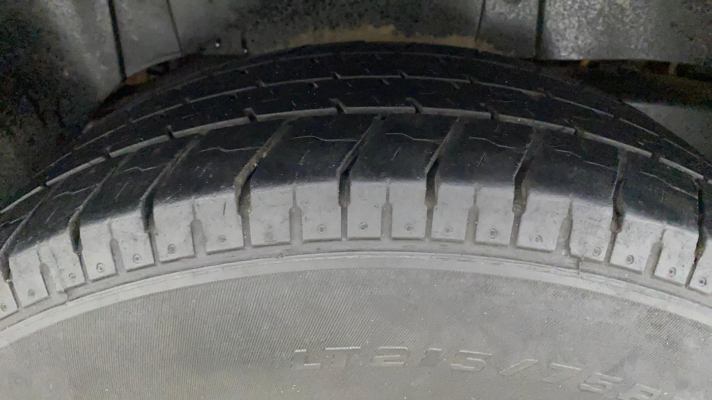 2017 Mahindra TUV300 T4 PLUS, Diesel, Manual, 94,618 km, Right Rear Tyre Tread
