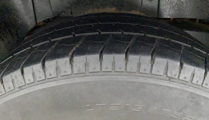 2017 Mahindra TUV300 T4 PLUS, Diesel, Manual, 94,618 km, Right Rear Tyre Tread