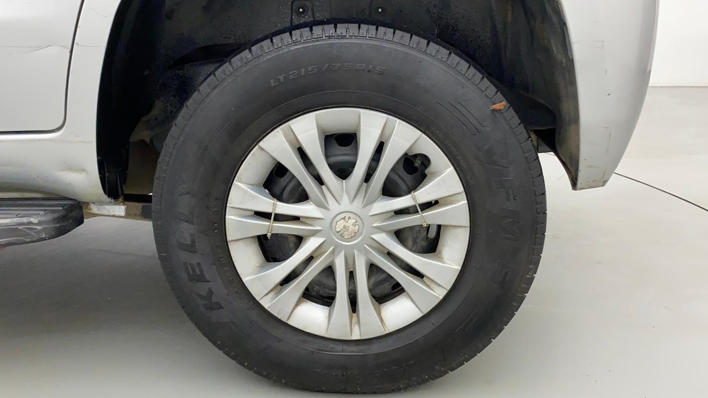 2017 Mahindra TUV300 T4 PLUS, Diesel, Manual, 94,618 km, Left Rear Wheel