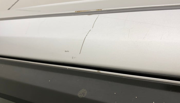 2017 Mahindra TUV300 T4 PLUS, Diesel, Manual, 94,618 km, Left C pillar - Minor scratches