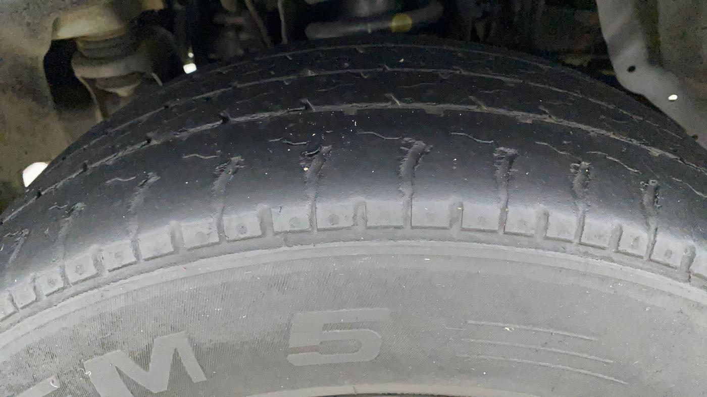 2017 Mahindra TUV300 T4 PLUS, Diesel, Manual, 94,618 km, Left Front Tyre Tread
