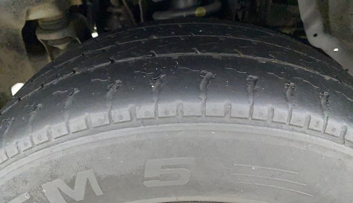 2017 Mahindra TUV300 T4 PLUS, Diesel, Manual, 94,618 km, Left Front Tyre Tread