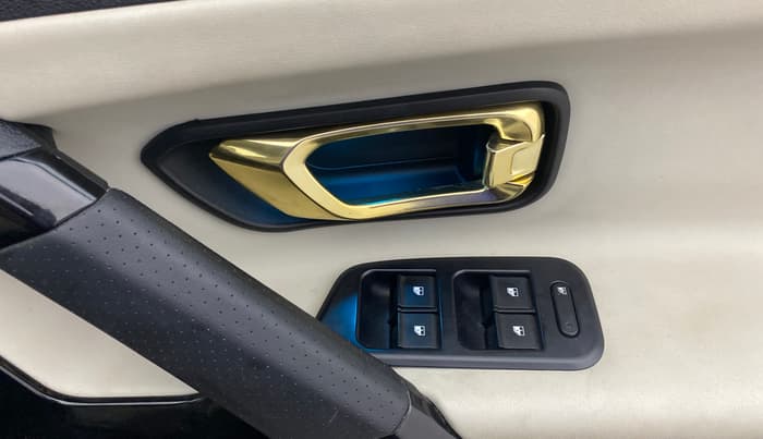 2021 Tata Safari XZA PLUS GOLD, Diesel, Automatic, 39,572 km, Driver Side Door Panels Control