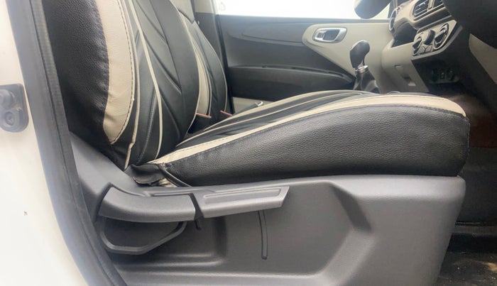 2022 Hyundai AURA SX 1.2, Petrol, Manual, 74,377 km, Driver Side Adjustment Panel