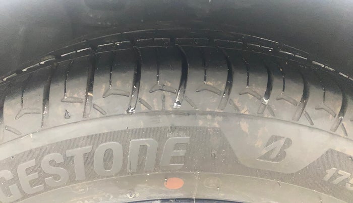 2022 Hyundai AURA SX 1.2, Petrol, Manual, 74,377 km, Left Front Tyre Tread