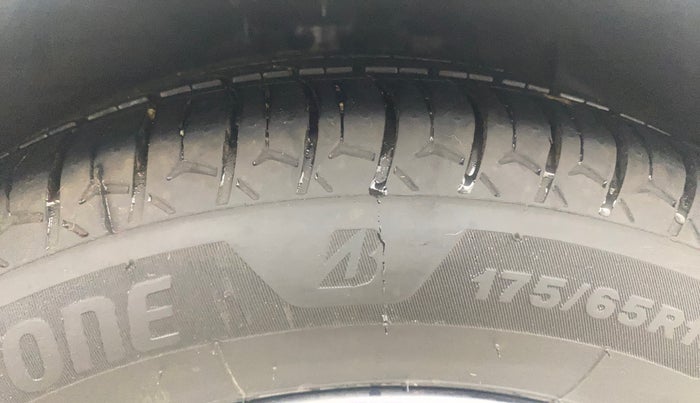 2022 Hyundai AURA SX 1.2, Petrol, Manual, 74,377 km, Right Front Tyre Tread