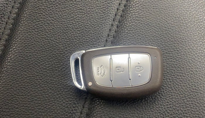 2022 Hyundai AURA SX 1.2, Petrol, Manual, 74,377 km, Key Close Up