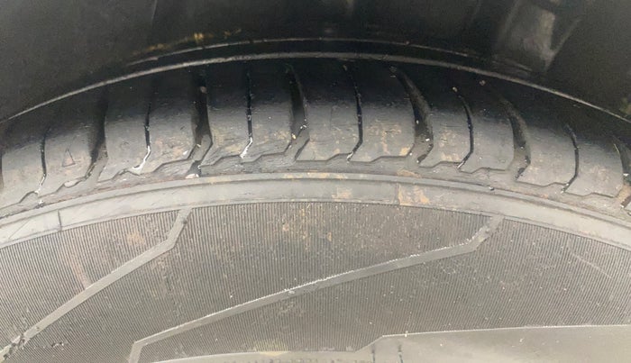 2022 Hyundai AURA SX 1.2, Petrol, Manual, 74,377 km, Left Rear Tyre Tread