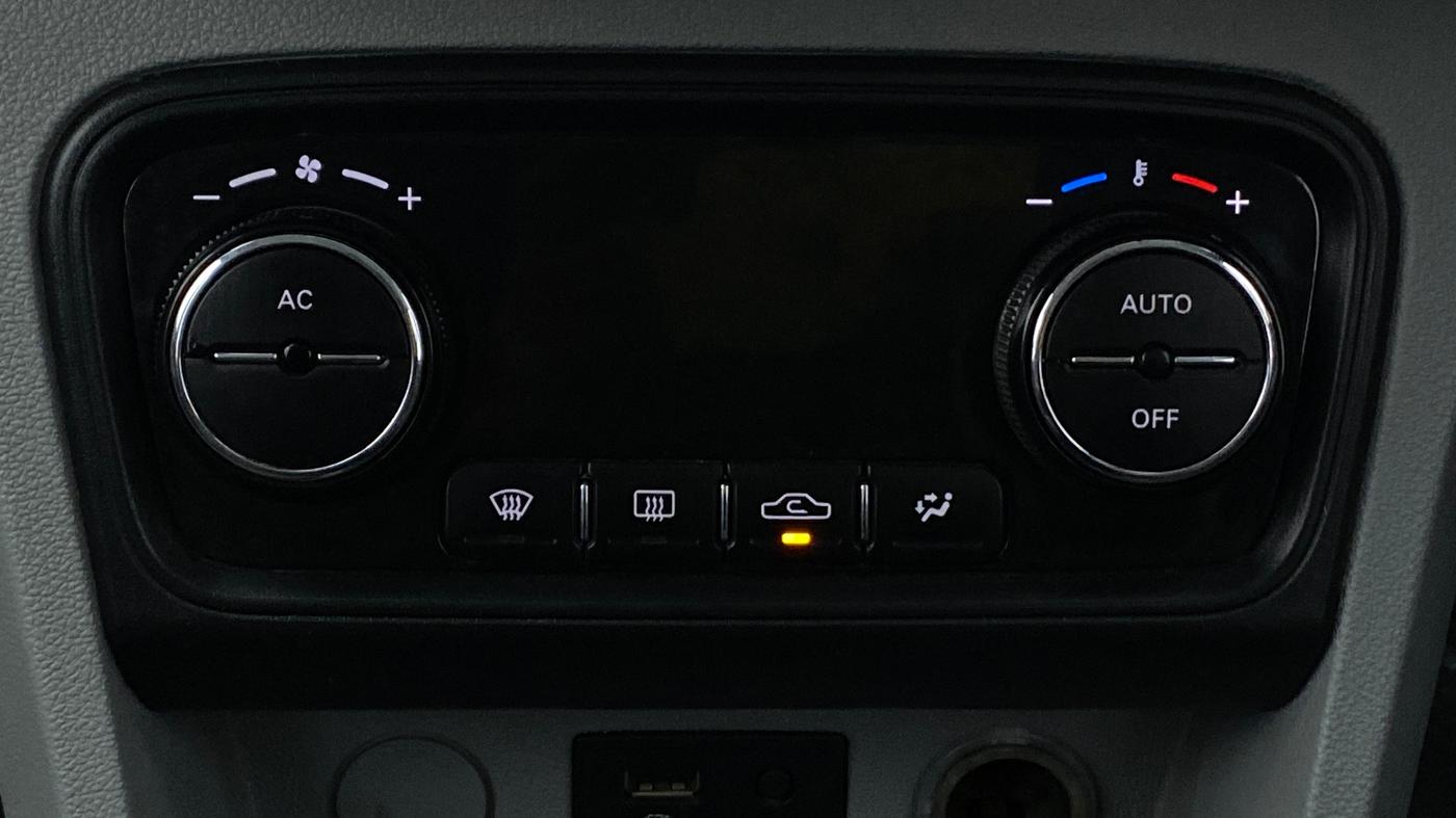 2020 Tata Tiago XZ+ 1.2 Revotron, Petrol, Manual, 27,046 km, Automatic Climate Control