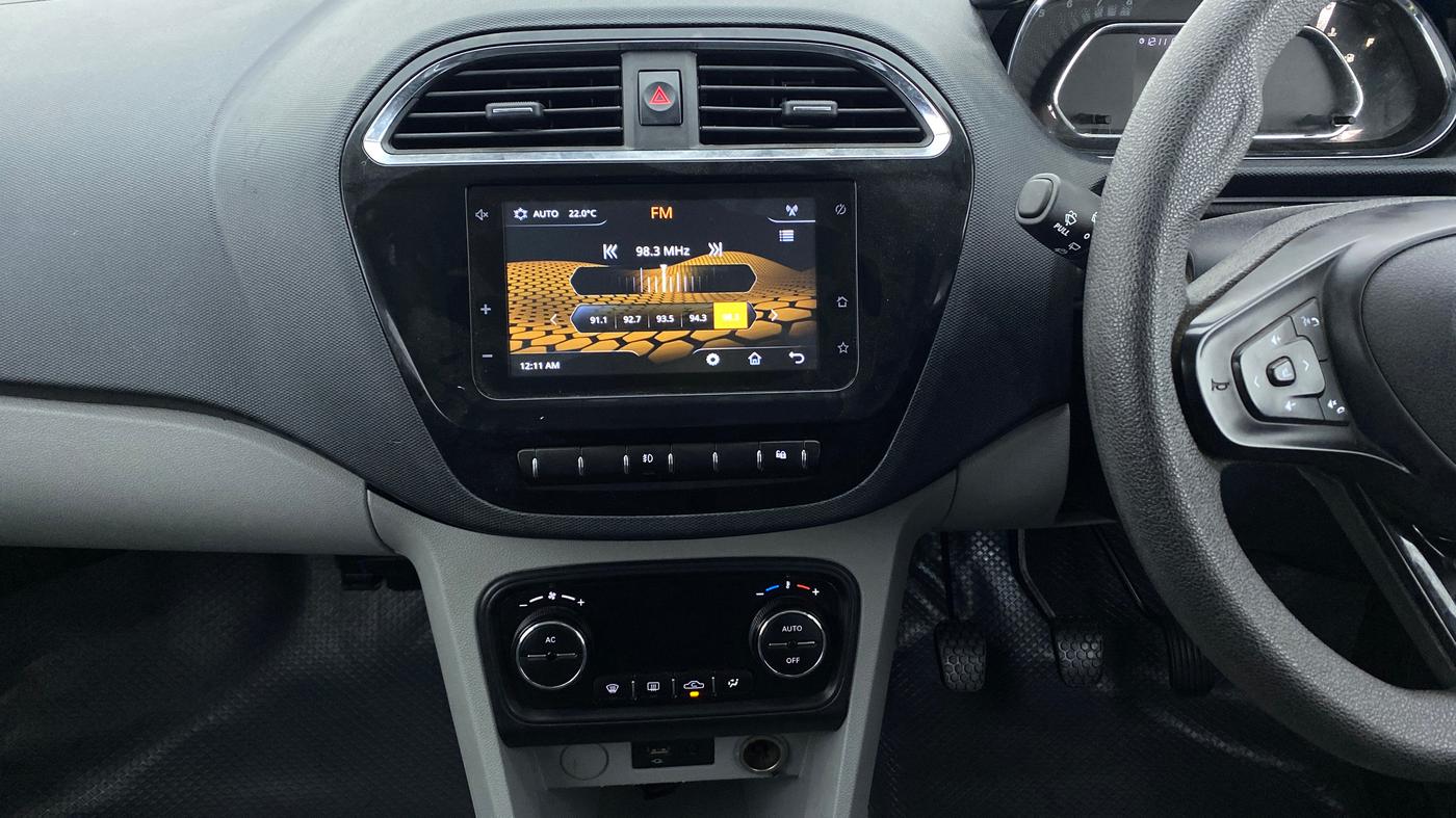 2020 Tata Tiago XZ+ 1.2 Revotron, Petrol, Manual, 27,046 km, Air Conditioner